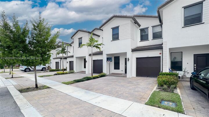 204 SW 159th Pl  Pembroke Pines FL 33027 photo