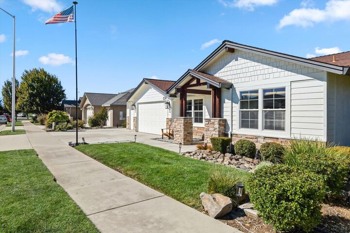 Property Photo: 654 Rogue River Way CA 96003