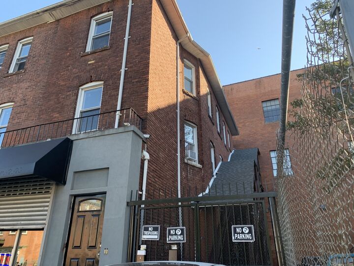 Property Photo:  804 Broad Street  CT 06106