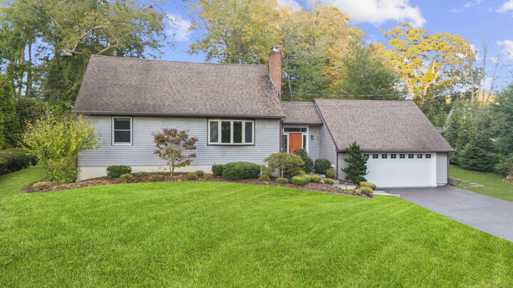 60 Winnepoge Drive  Fairfield CT 06825 photo