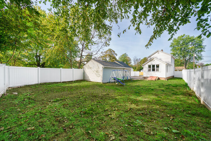 Property Photo: 6 Cedar Street CT 06082