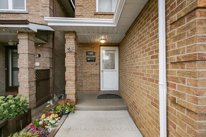 Property Photo: 240 Simmons Boulevard ON L6V 3Y1