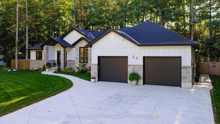 Property Photo: 44 Blairs Trail N ON N2Z 2X3