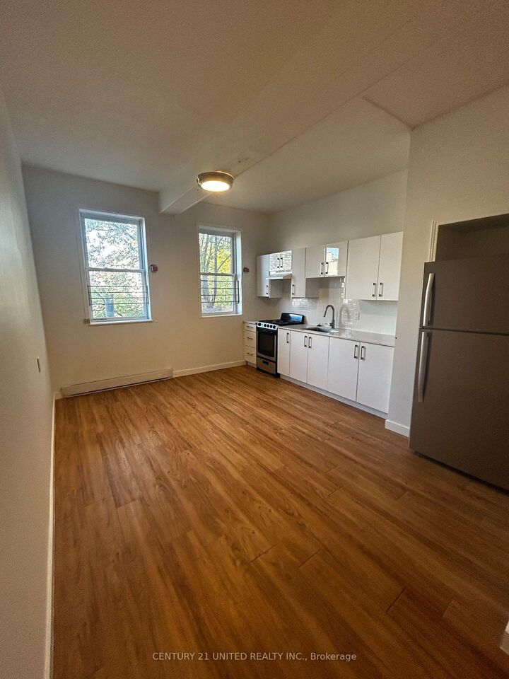 Photo de la propriété: 174.5 Hunter Street W 2 ON K9H 2L2