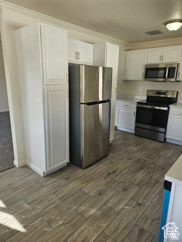 Property Photo: 956 E Sego Lily Dr UT 84094