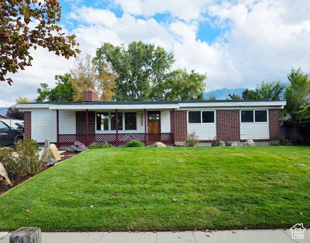 Property Photo: 10433 S Carnation Dr UT 84094