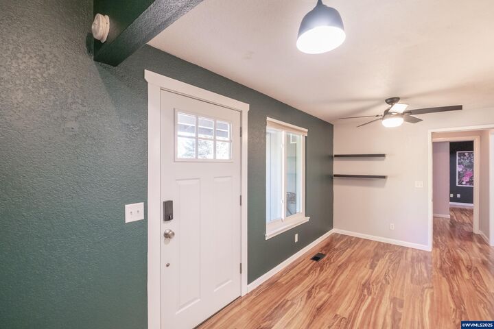 Property Photo:  317 Vincent St  OR 97370