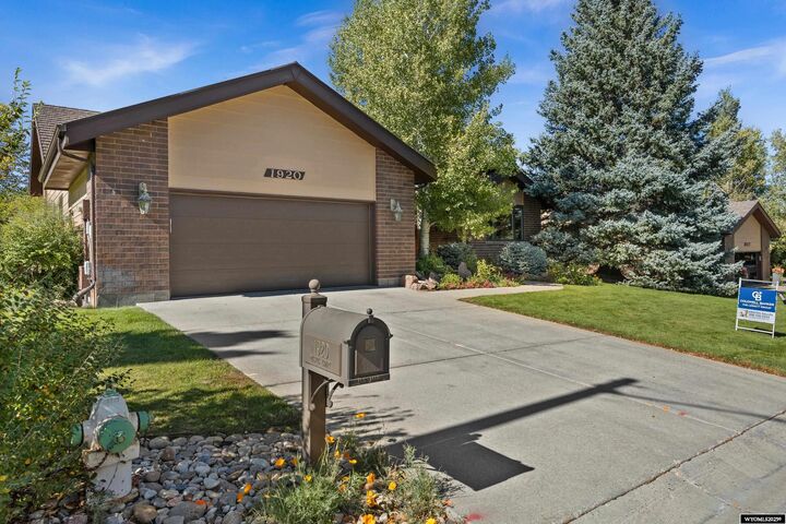 Property Photo: 1920 Rustic Court WY 82609
