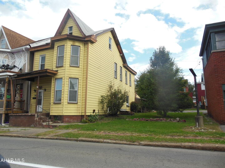 Property Photo:  1121 7th Avenue  PA 16602 