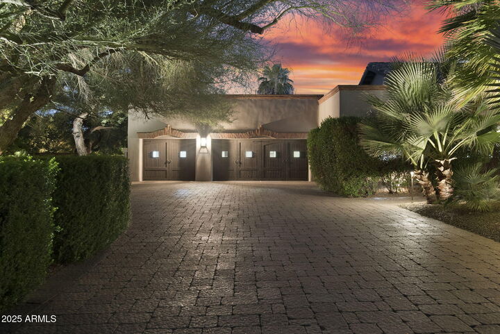 Property Photo: 5824 N 33rd Place N AZ 85253
