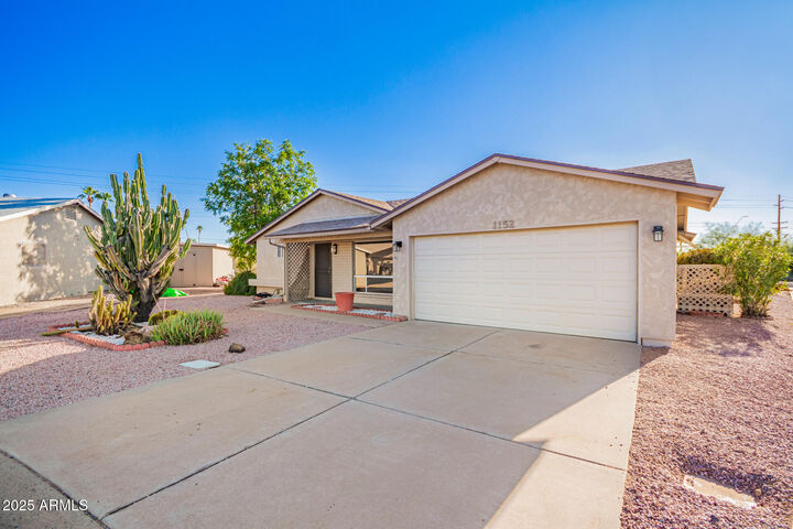 Property Photo: 1152 S 81st Place AZ 85208