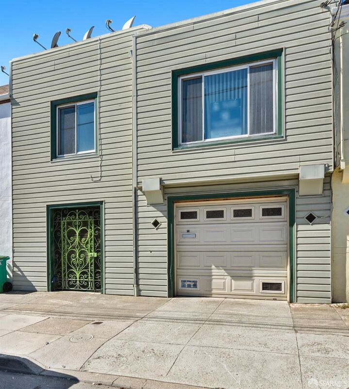 Property Photo: 68 Esquina Drive CA 94134