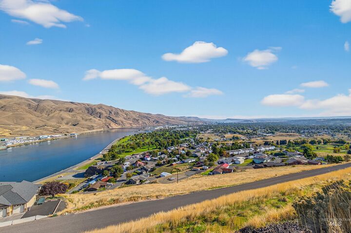 Property Photo:  2550 Valleyview Drive  WA 99403 