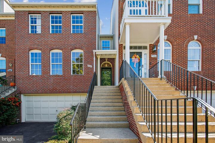 Property Photo: 6339 Dunman Way VA 22315