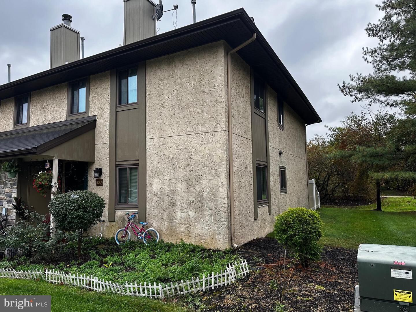 Property Photo:  137 Hampshire Drive  NJ 08536 