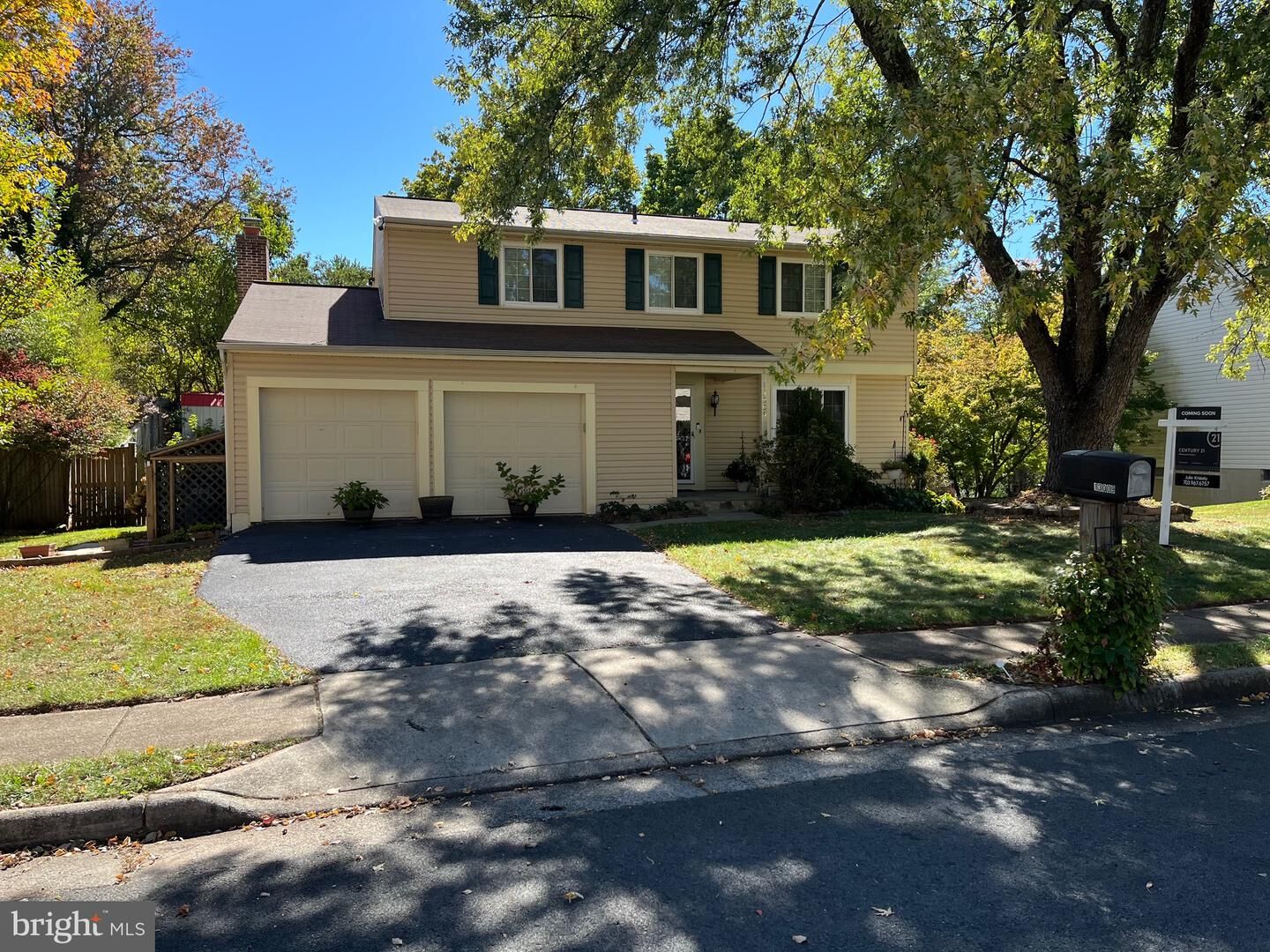 Property Photo: 13009 Farthingale Drive VA 20171
