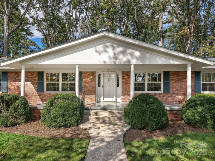 Property Photo: 7 E Fox Chase Road NC 28804