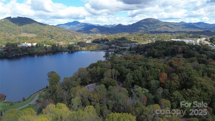 Property Photo:  106 Hoosier Court  NC 28745