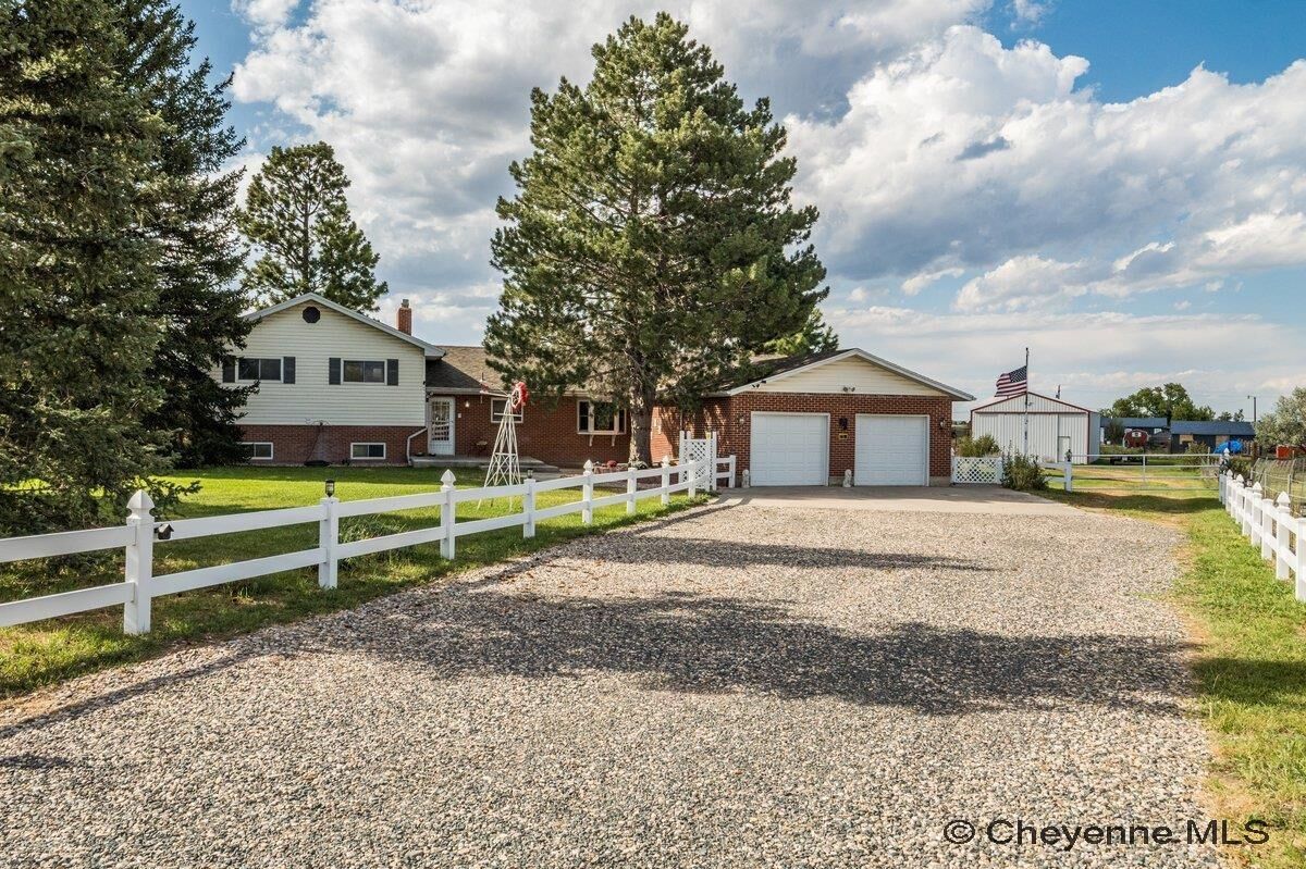 Property Photo: 726 Pearl Ct WY 82009