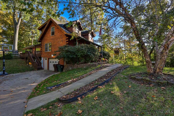 Property Photo: 1613 Greenlawn Way IN 47025