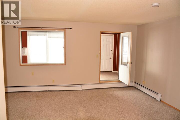 Property Photo:  10118 100 Avenue  AB T8S 1R3 