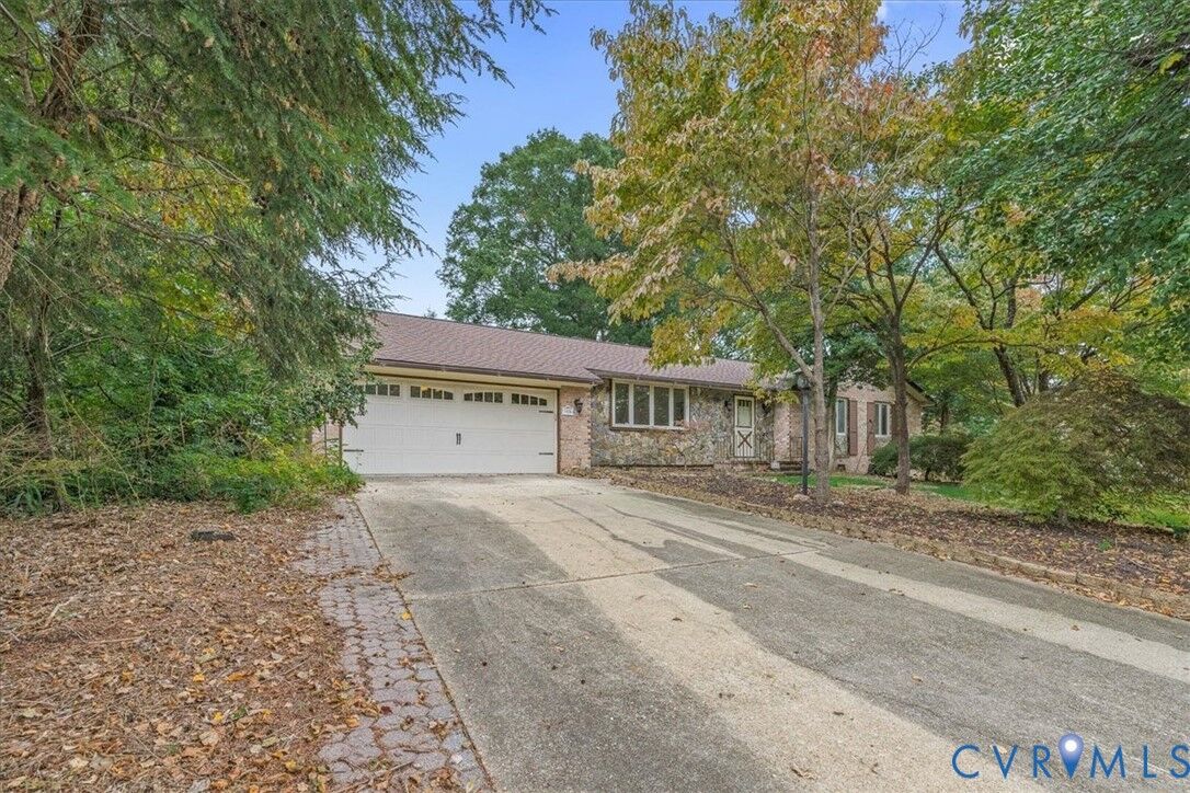 Property Photo: 1304 Wellington Road VA 23834