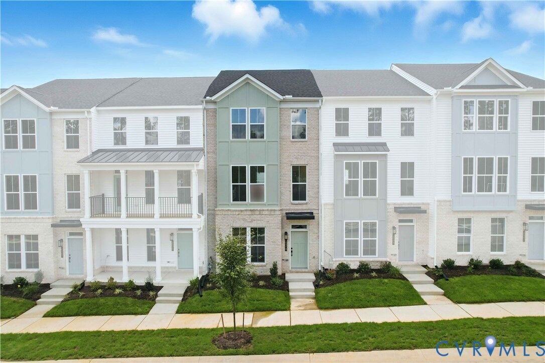Property Photo: 15319 Sunray Way VA 23112