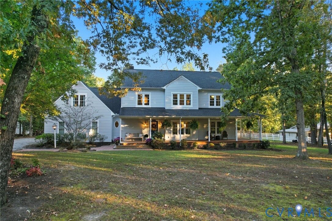 Property Photo: 15406 Pinehurst Forest Drive VA 23192