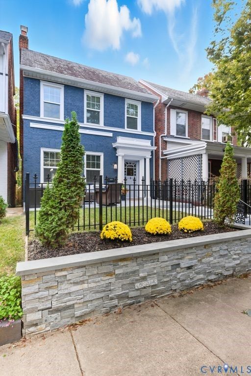 Property Photo: 2327 Maplewood Avenue VA 23220