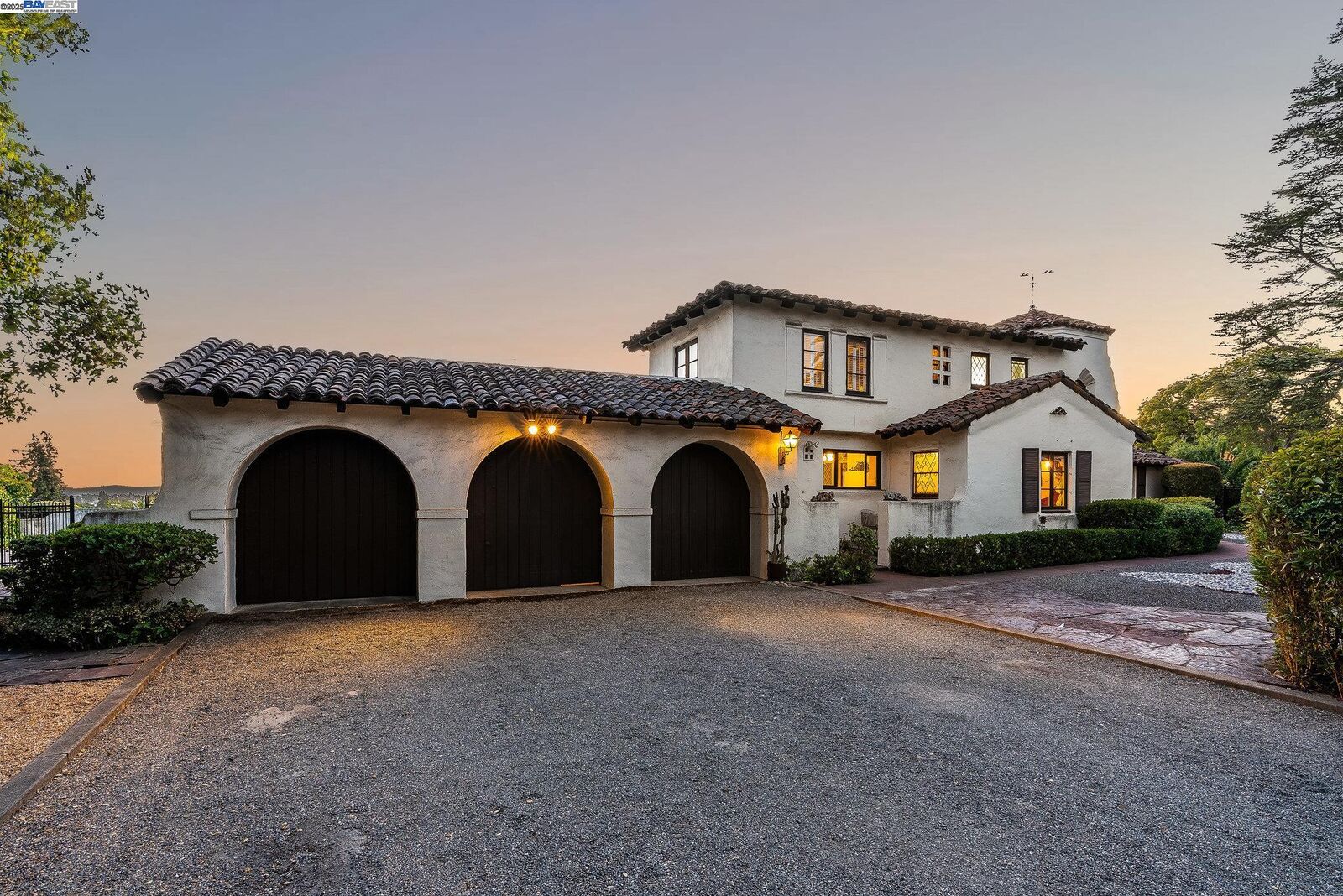 Property Photo: 921 Warren St CA 94541