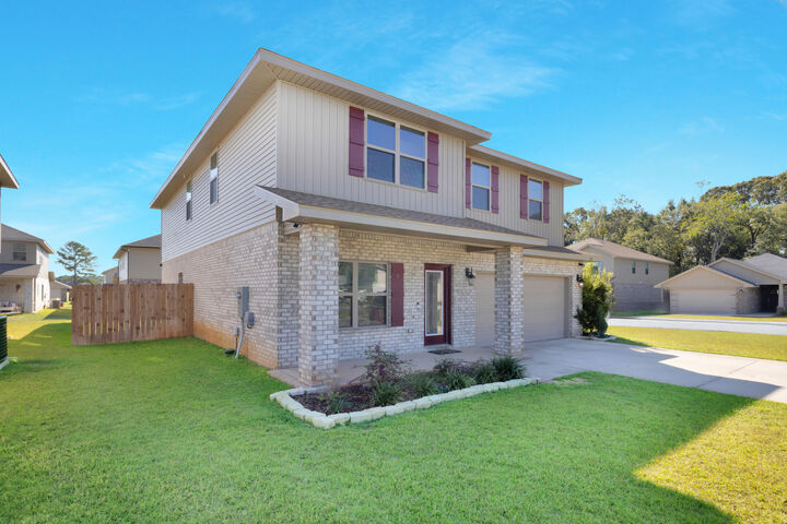 Property Photo: 231 Baycliff Drive FL 32536