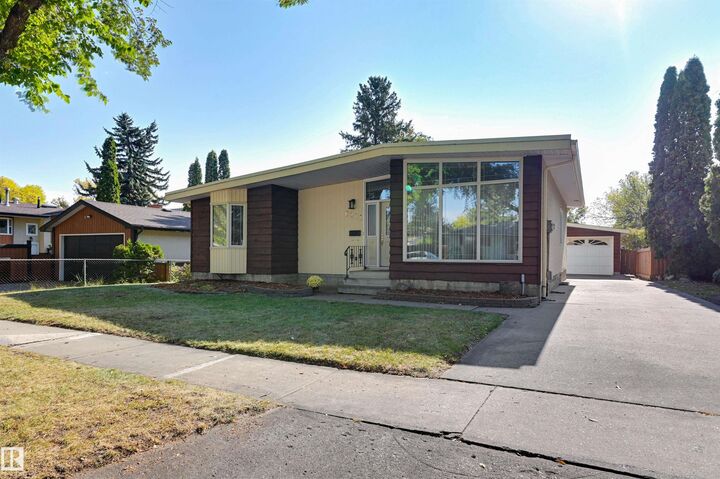 Property Photo: 6211 148 Avenue NW AB T5A 1V2
