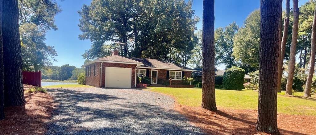 Property Photo: 13513 Deerfield Trl VA 23405