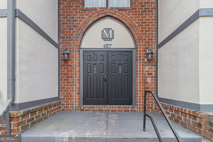 Property Photo: 6851 Roswell Road M-5 GA 30328