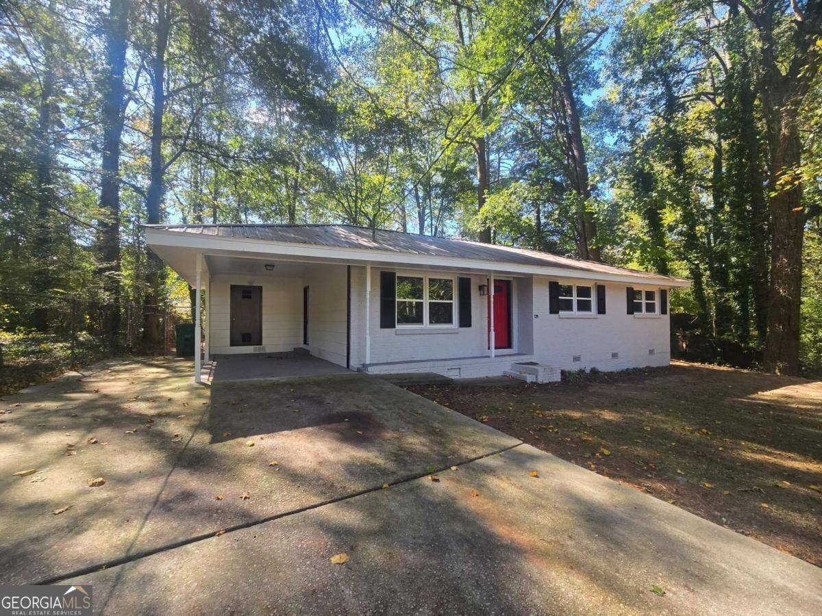 Property Photo: 4059 Canby Lane GA 30035