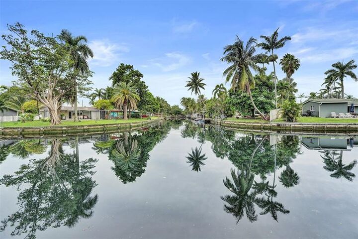 Property Photo: 3231 NW 18th Ave FL 33309