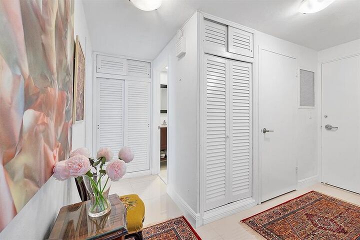 Property Photo: 3300 NE 36th St 303 FL 33308