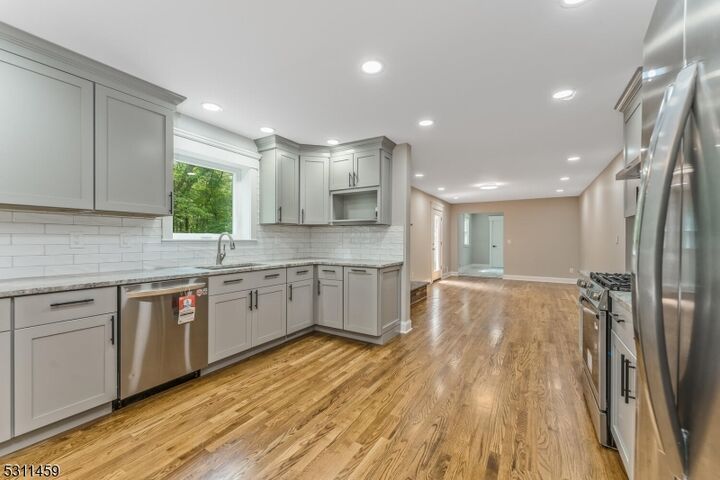56 Mountainside Rd  Mendham Boro NJ 07945 photo