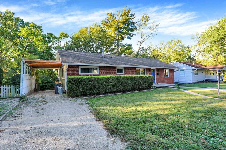 Property Photo: 2612 E Dekist Street IN 47408
