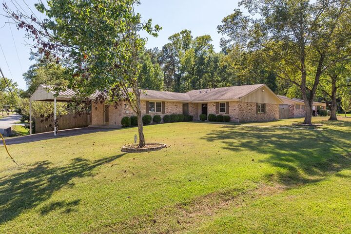 Property Photo:  916 Circle Drive  TX 75901 