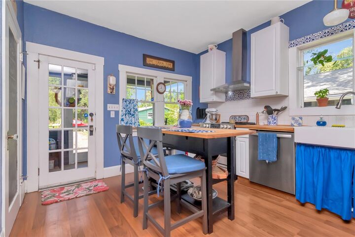 Property Photo: 128 N Montclair Avenue FL 33510