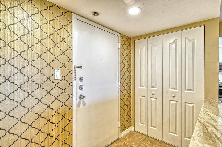 Property Photo: 1125 W Peppertree Drive 706 FL 34242