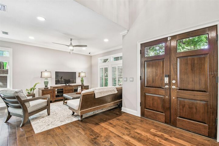 Property Photo:  1408 W Azeele Street  FL 33606