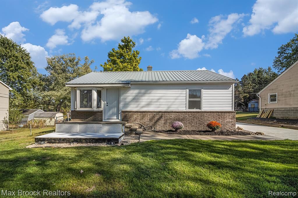 Property Photo:  769 Markdale Street  MI 48362 3417