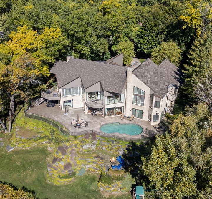 Property Photo: 1735 Heron Ridge Drive MI 48302-0724