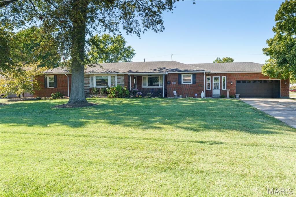 Property Photo: 3321 Wabash Avenue IL 62040