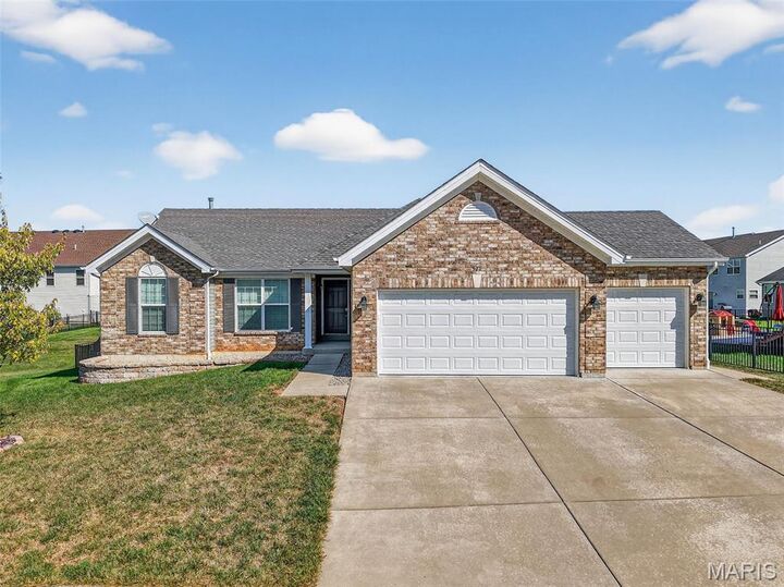 527 Horseshoe Bend Drive  Wentzville MO 63385 photo