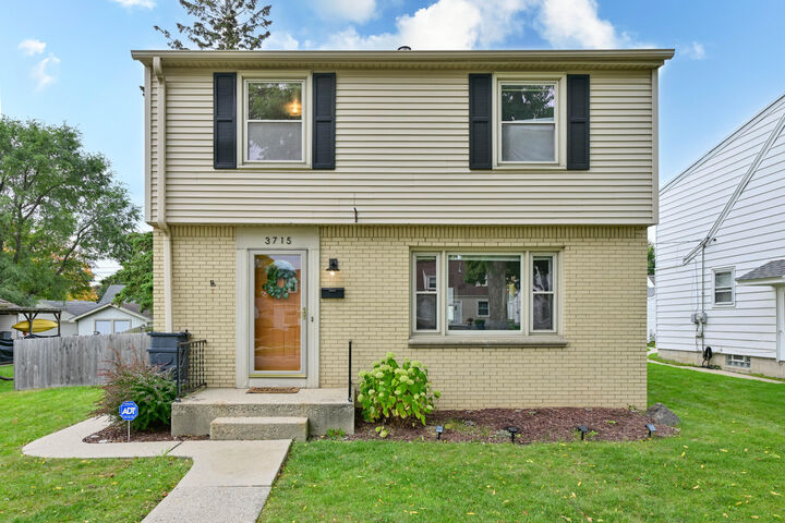 3715 N 98th St  Milwaukee WI 53222 photo