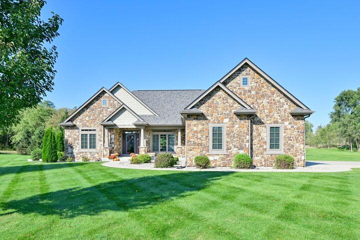 214 Cypress Pt  North Prairie WI 53153 photo