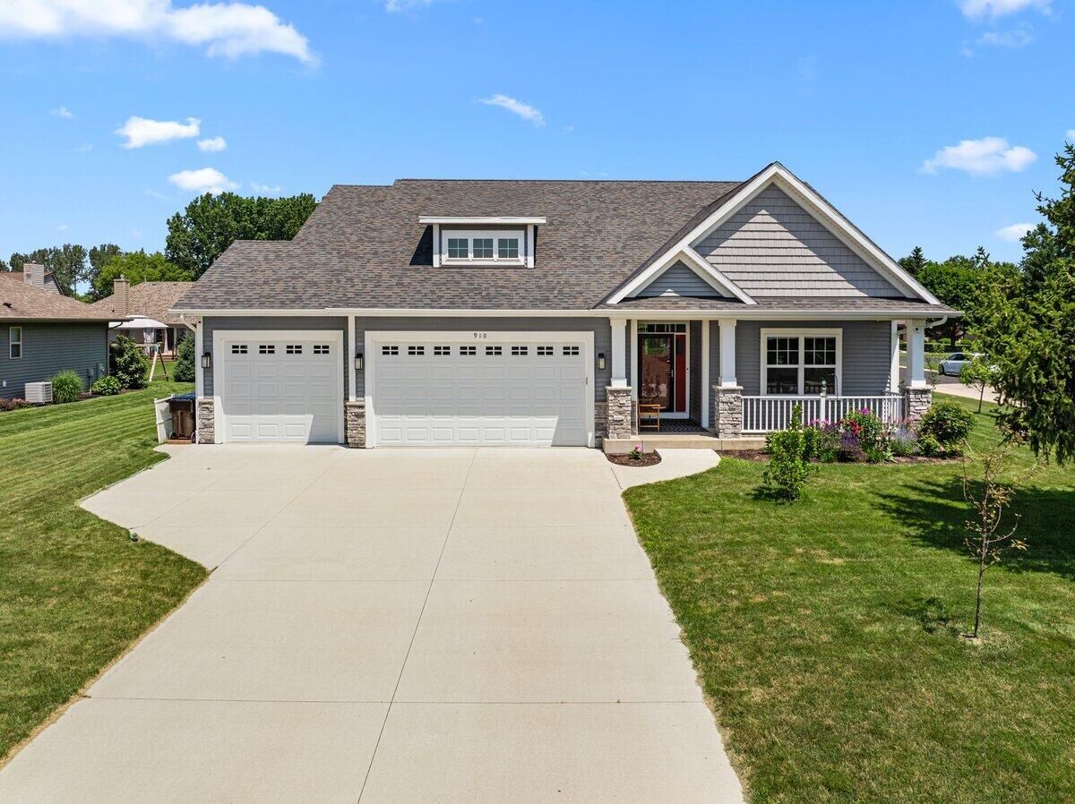 Property Photo: 910 Horner Dr WI 53402